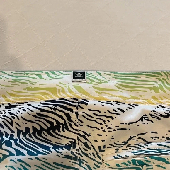 Adidas Scratch Grade Board Shorts swim trunks men’s size 33 - Picture 8 of 8